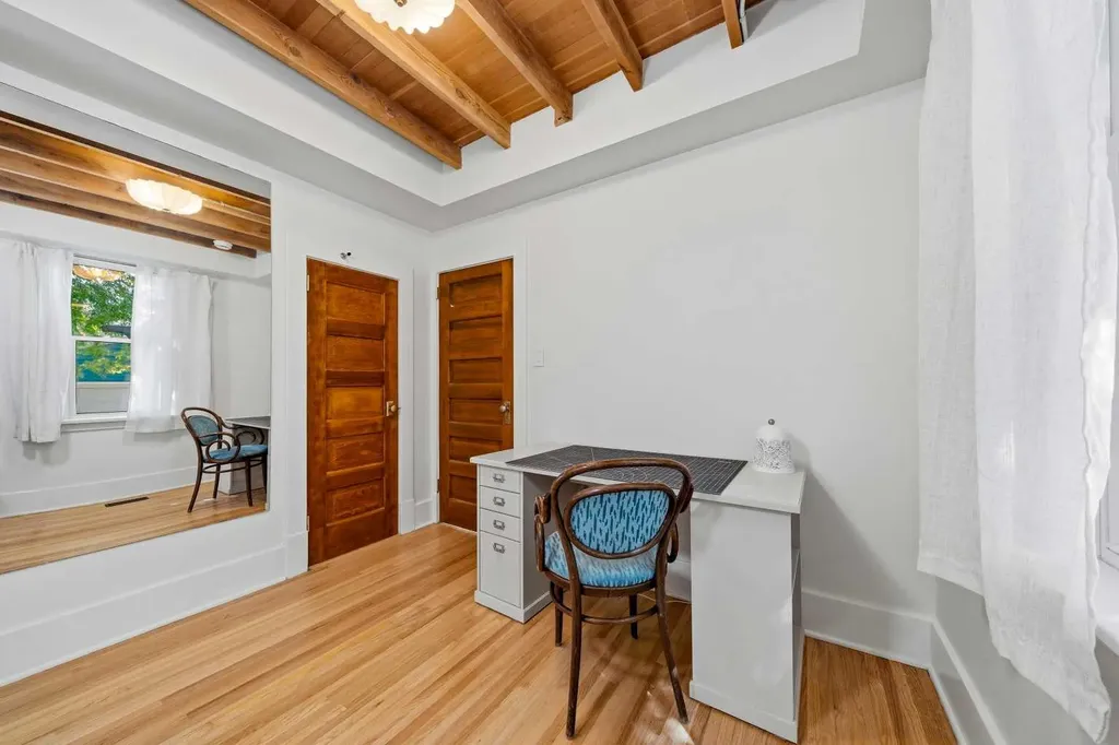 3222 1 Street NE Calgary AB T2E3C5