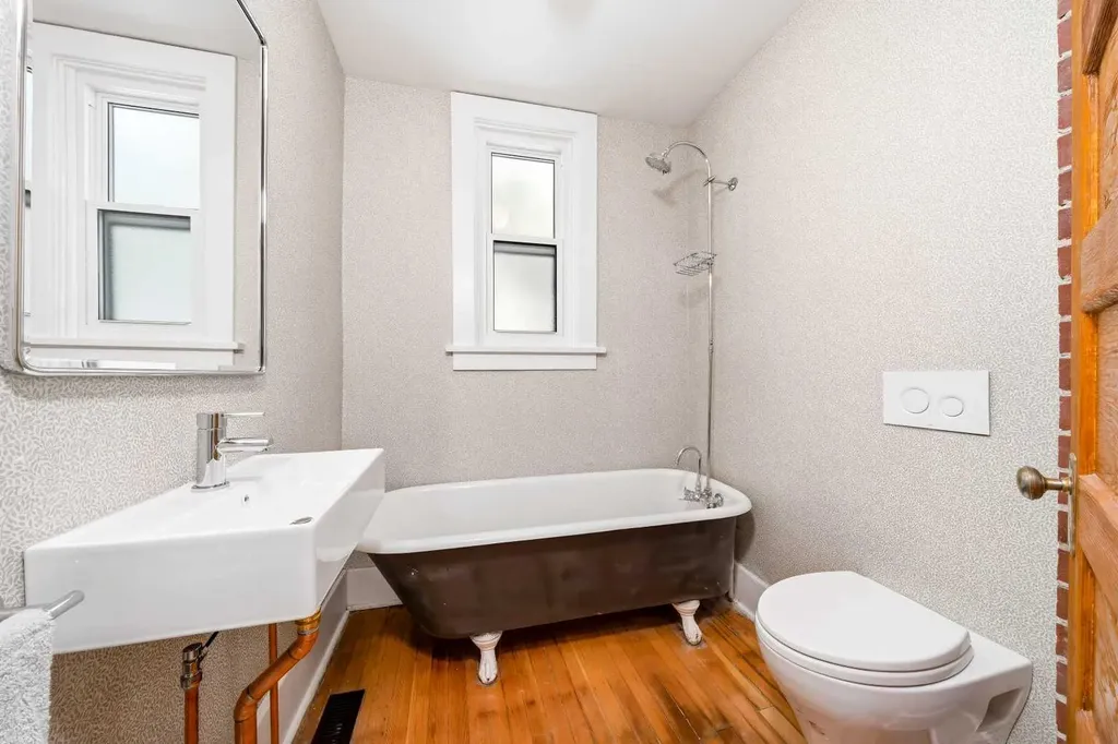 3222 1 Street NE Calgary AB T2E3C5