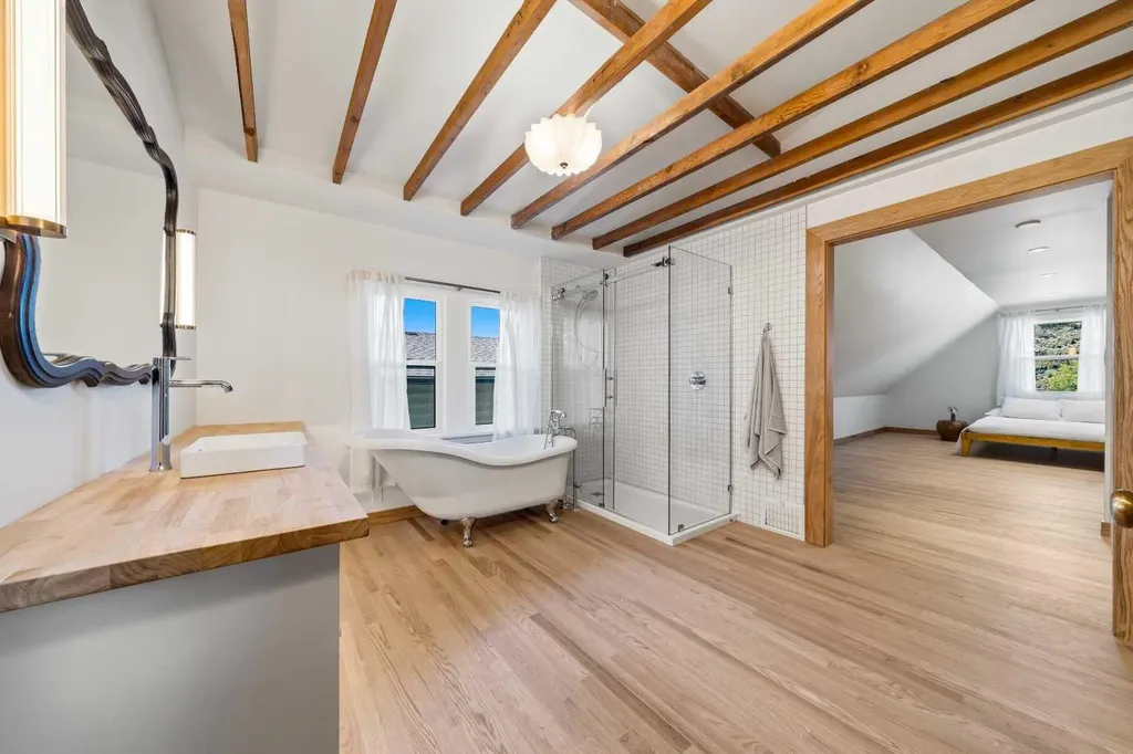 3222 1 Street NE Calgary AB T2E3C5