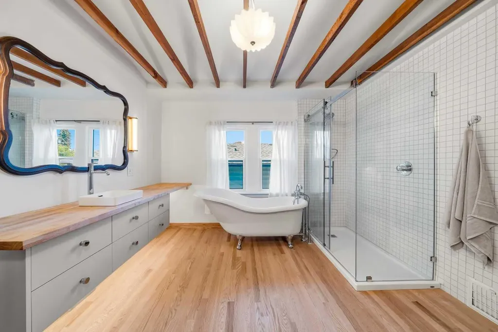 3222 1 Street NE Calgary AB T2E3C5