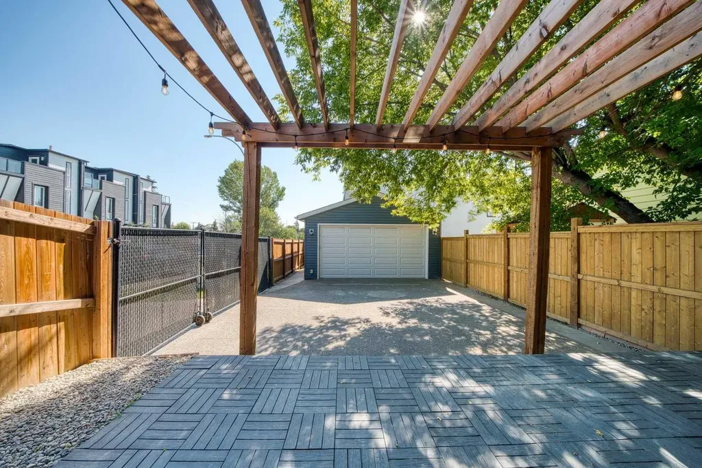 3222 1 Street NE Calgary AB T2E3C5