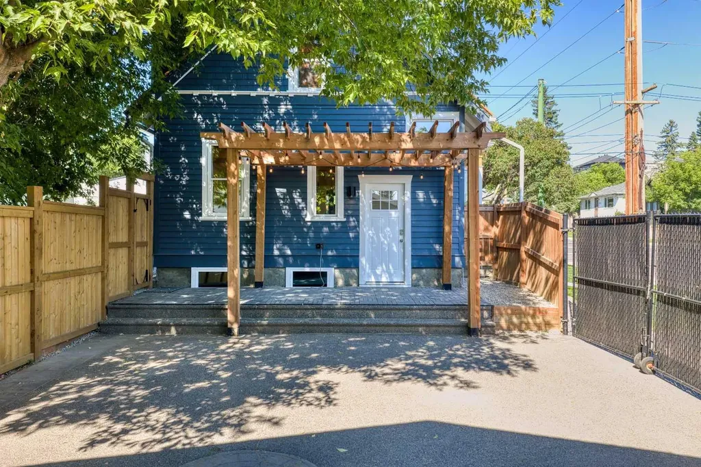 3222 1 Street NE Calgary AB T2E3C5