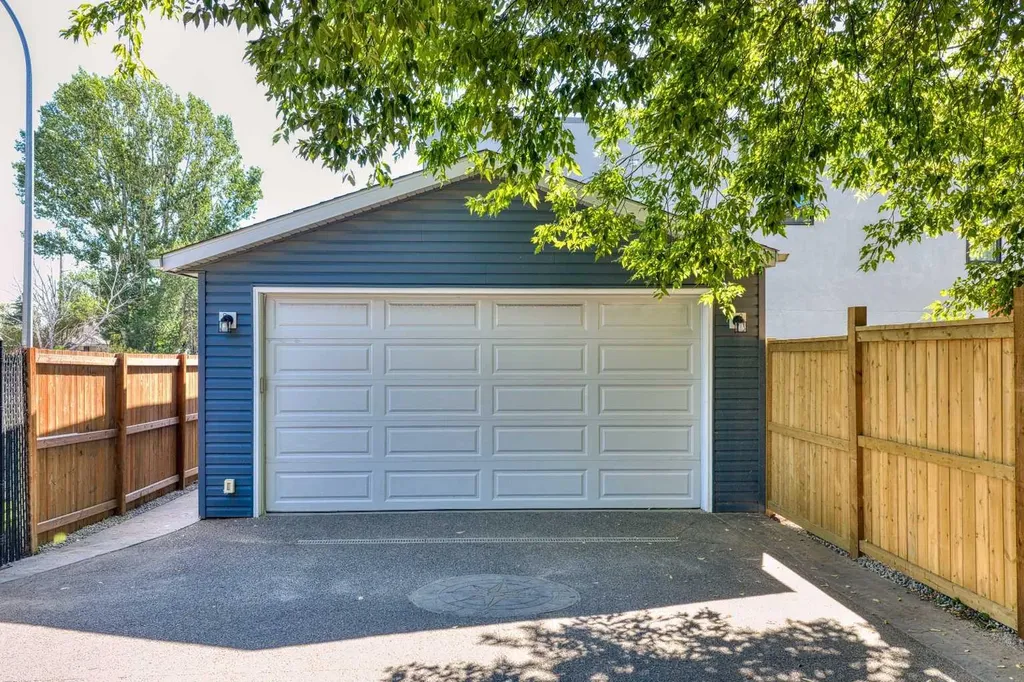 3222 1 Street NE Calgary AB T2E3C5