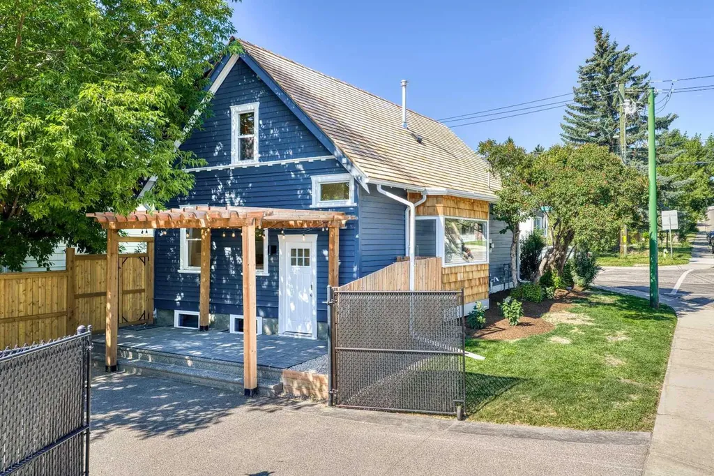 3222 1 Street NE Calgary AB T2E3C5