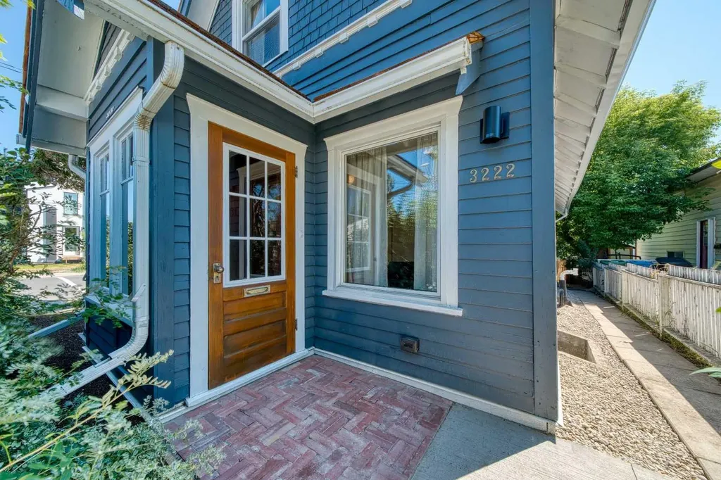 3222 1 Street NE Calgary AB T2E3C5