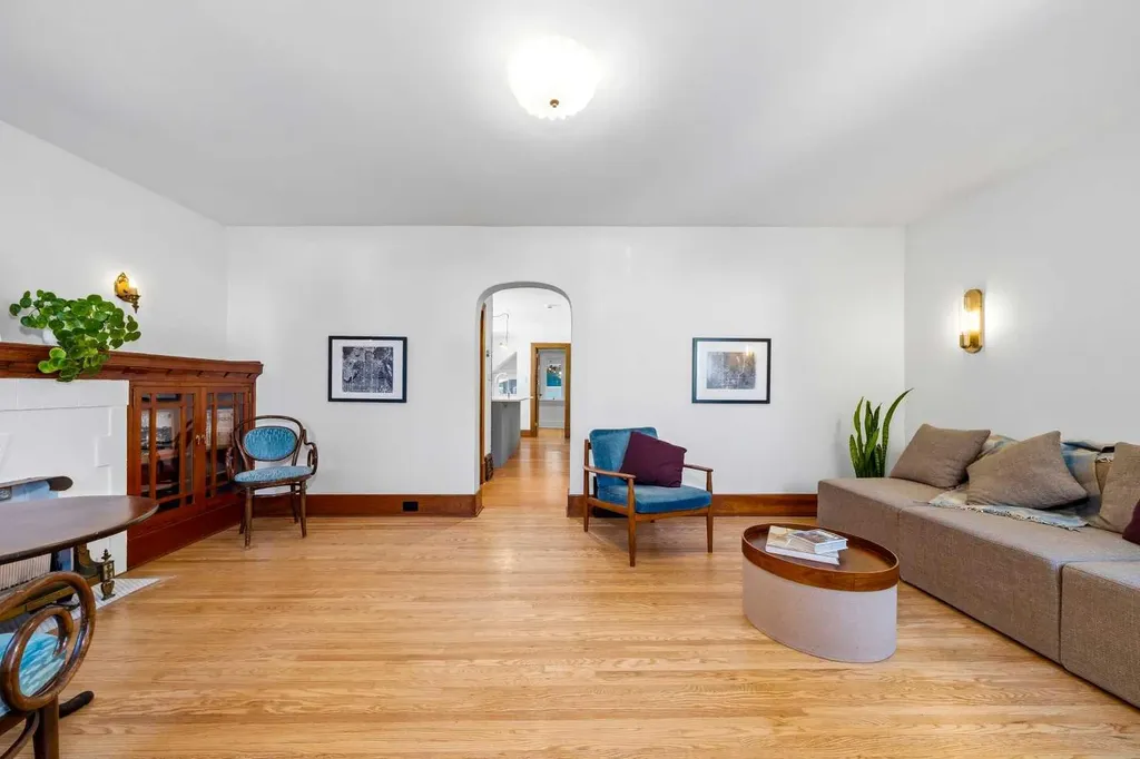 3222 1 Street NE Calgary AB T2E3C5