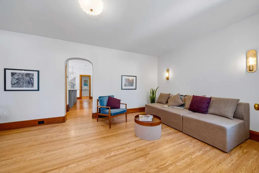 3222 1 Street NE Calgary AB T2E3C5