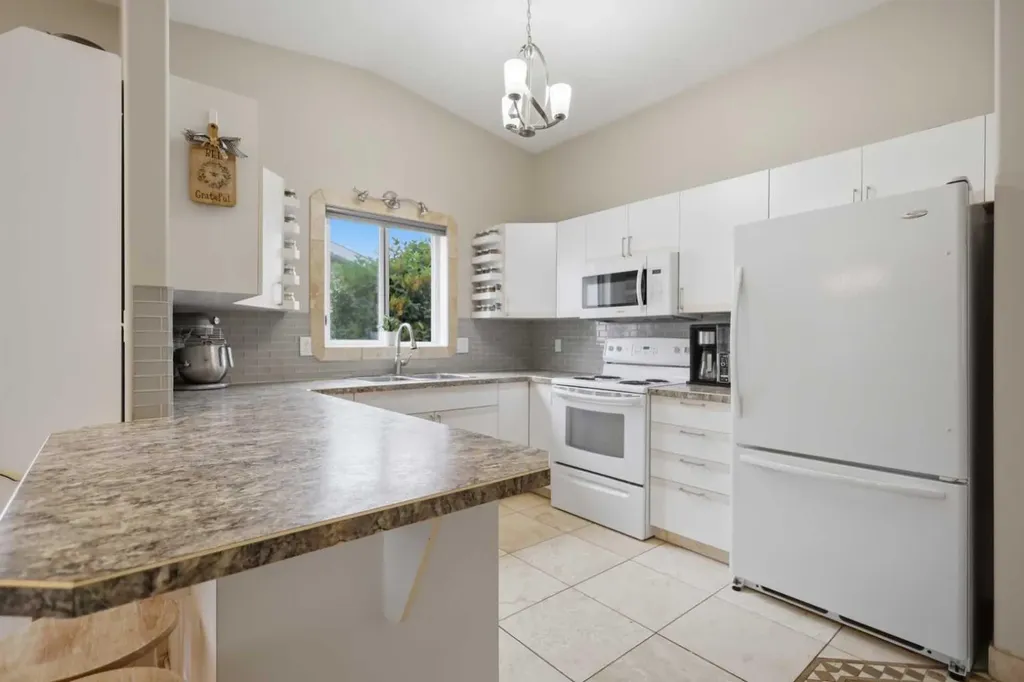 5418 46 Street Lacombe AB T4L 1H2