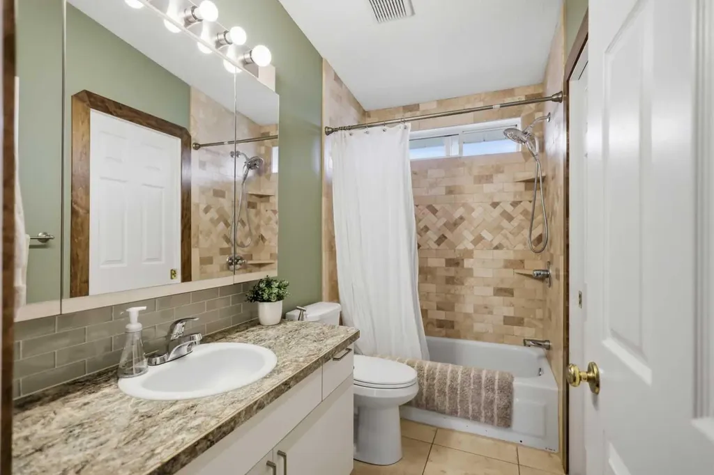 5418 46 Street Lacombe AB T4L 1H2