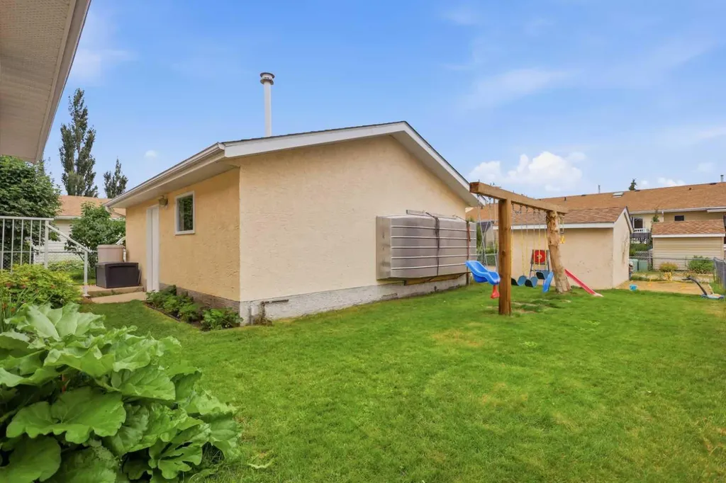 5418 46 Street Lacombe AB T4L 1H2