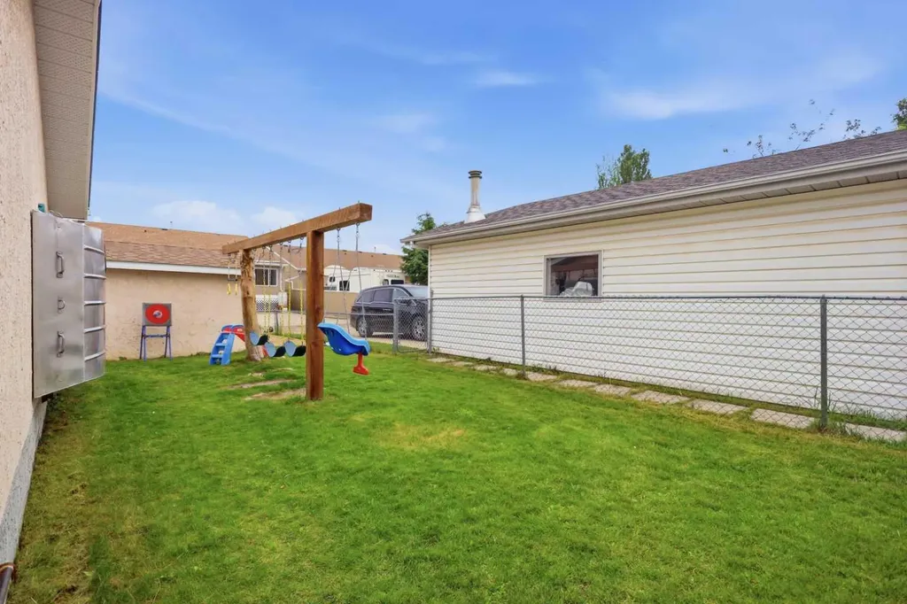 5418 46 Street Lacombe AB T4L 1H2