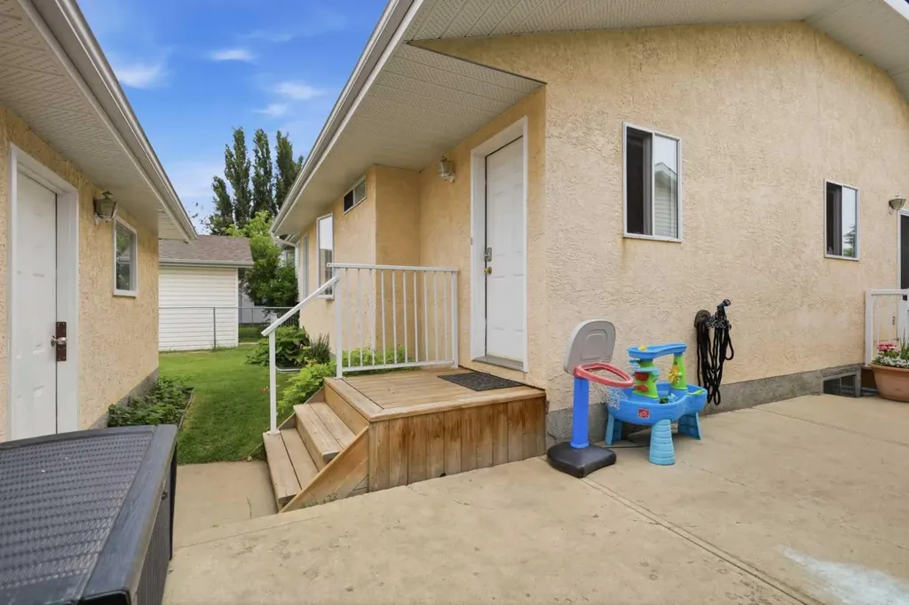 5418 46 Street Lacombe AB T4L 1H2