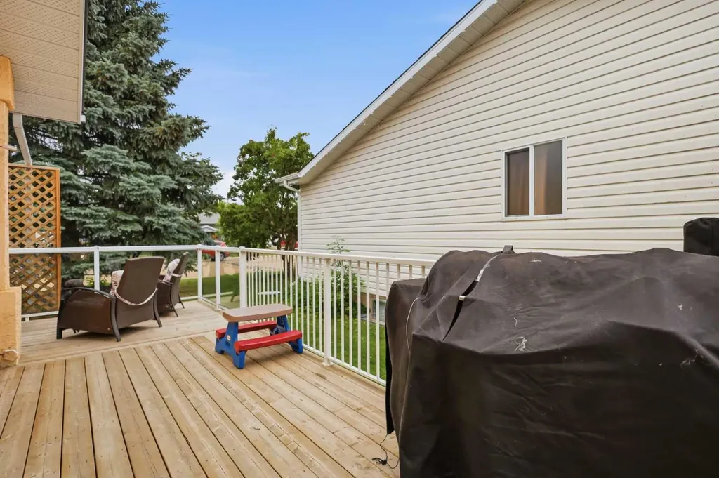 5418 46 Street Lacombe AB T4L 1H2