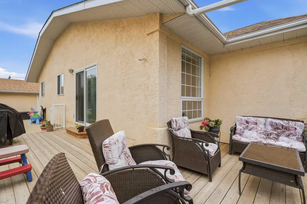 5418 46 Street Lacombe AB T4L 1H2
