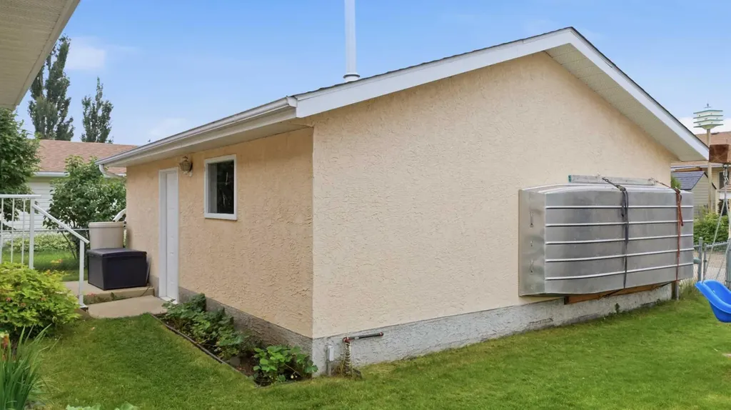 5418 46 Street Lacombe AB T4L 1H2