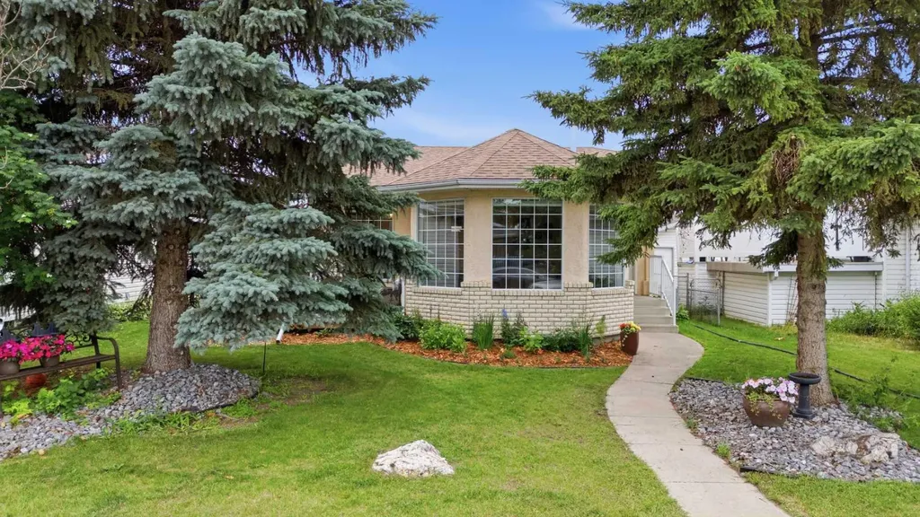 5418 46 Street Lacombe AB T4L 1H2