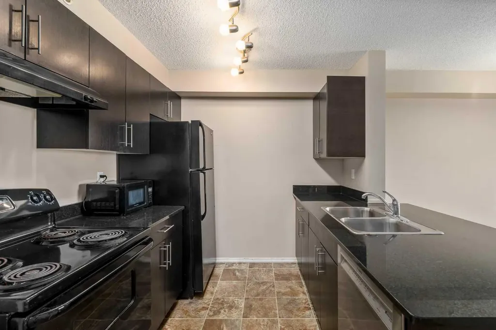195 Kincora Glen Road NW Calgary AB L1C 3X7