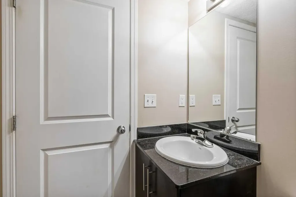 195 Kincora Glen Road NW Calgary AB T3R 0S3