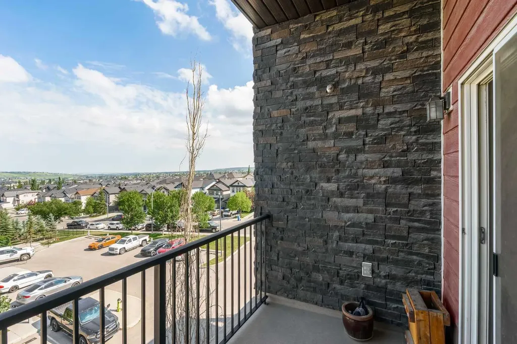195 Kincora Glen Road NW Calgary AB L1C 3X7