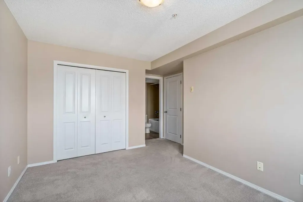 195 Kincora Glen Road NW Calgary AB L1C 3X7