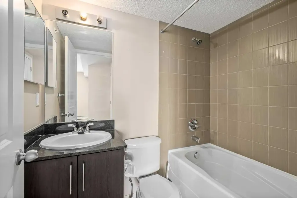 195 Kincora Glen Road NW Calgary AB L1C 3X7