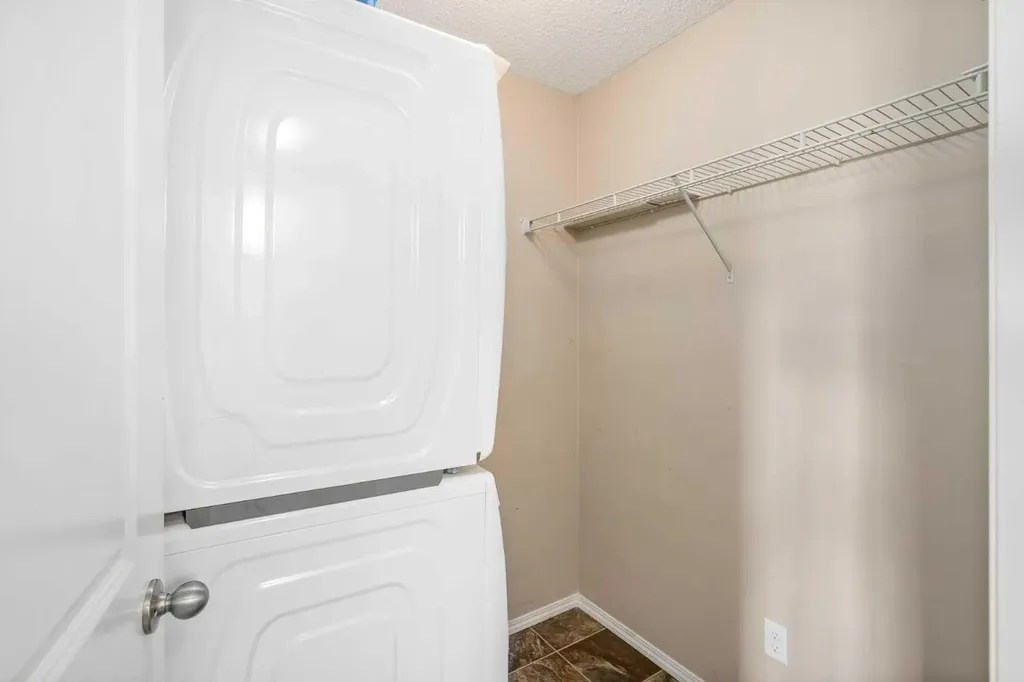 195 Kincora Glen Road NW Calgary AB L1C 3X7