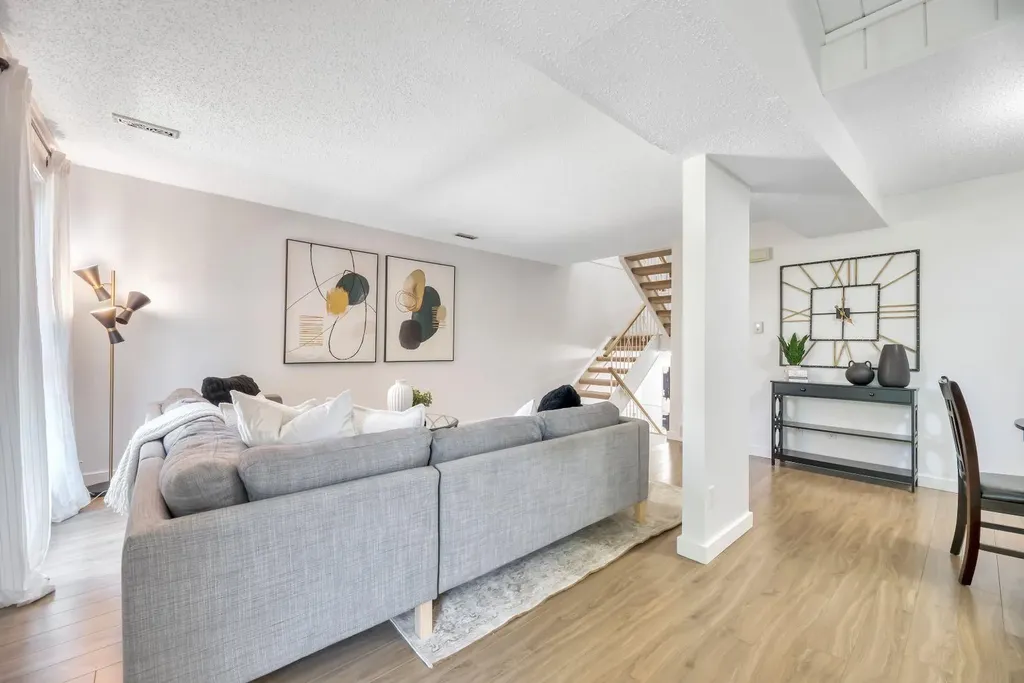 13104 Elbow Drive SW Calgary AB T2W 2P2