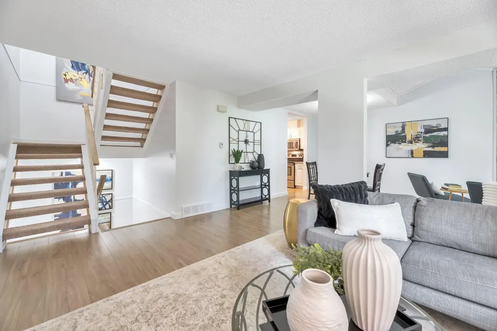 13104 Elbow Drive SW Calgary AB T2W 2P2