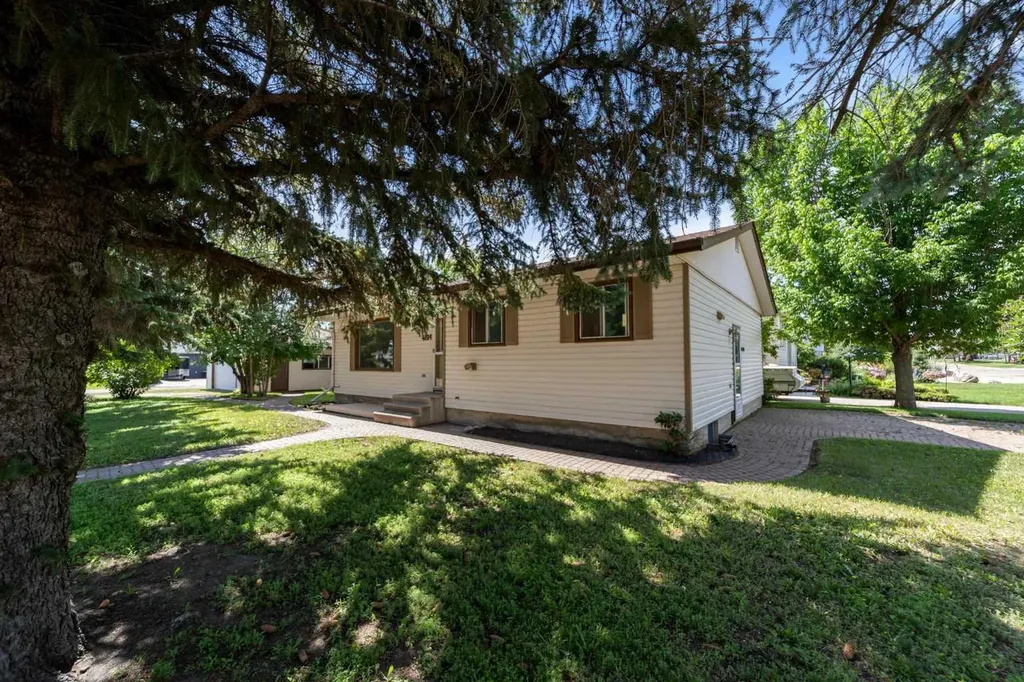 4814 49 Avenue Forestburg AB T0B 1N0