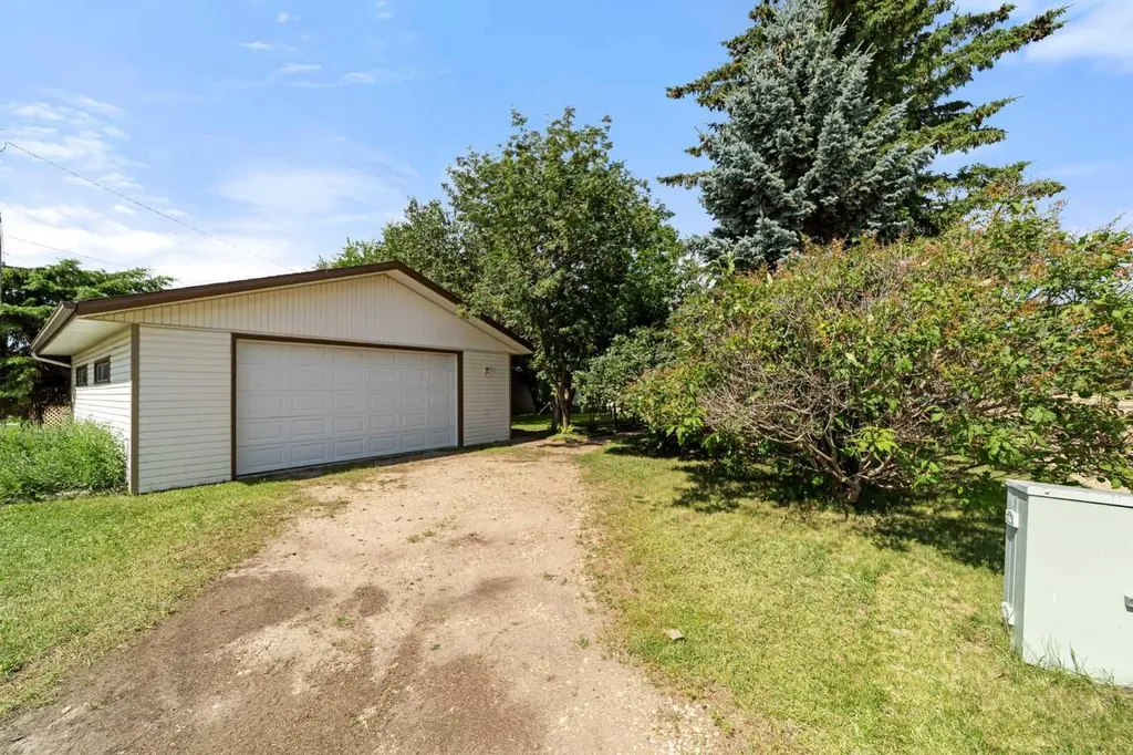 4814 49 Avenue Forestburg AB T0B 1N0