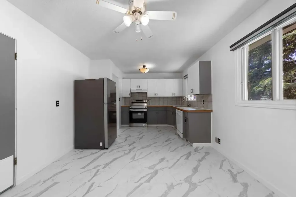 4814 49 Avenue Forestburg AB T0B 1N0