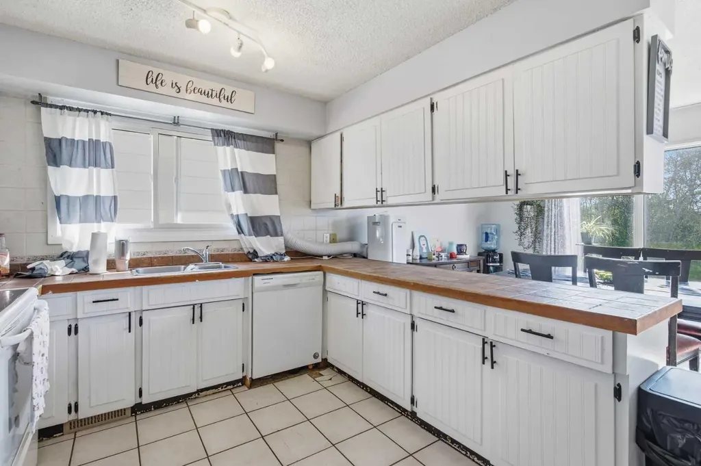 5110 Westwood Drive Blackfalds AB T0M 0J0