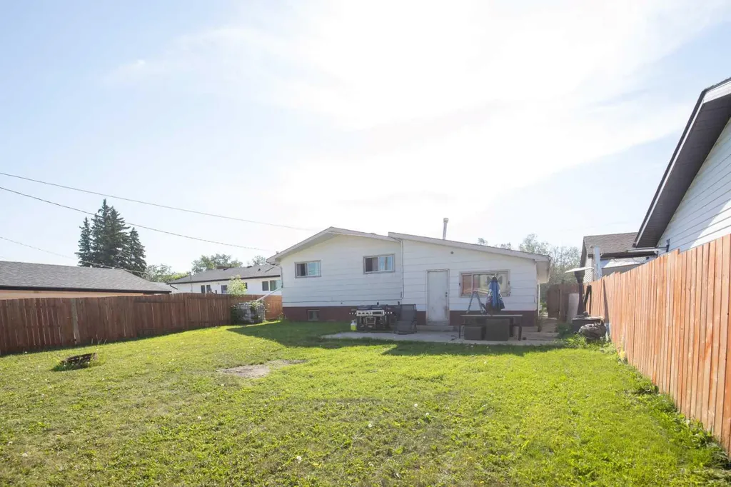 5110 Westwood Drive Blackfalds AB T0M 0J0