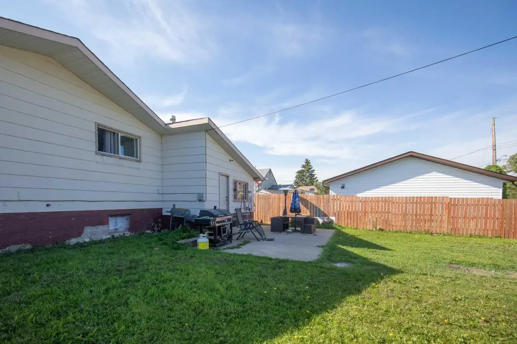 5110 Westwood Drive Blackfalds AB T0M 0J0