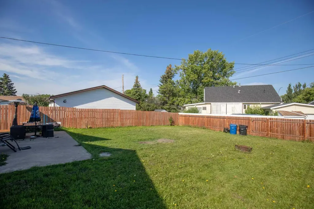 5110 Westwood Drive Blackfalds AB T0M 0J0