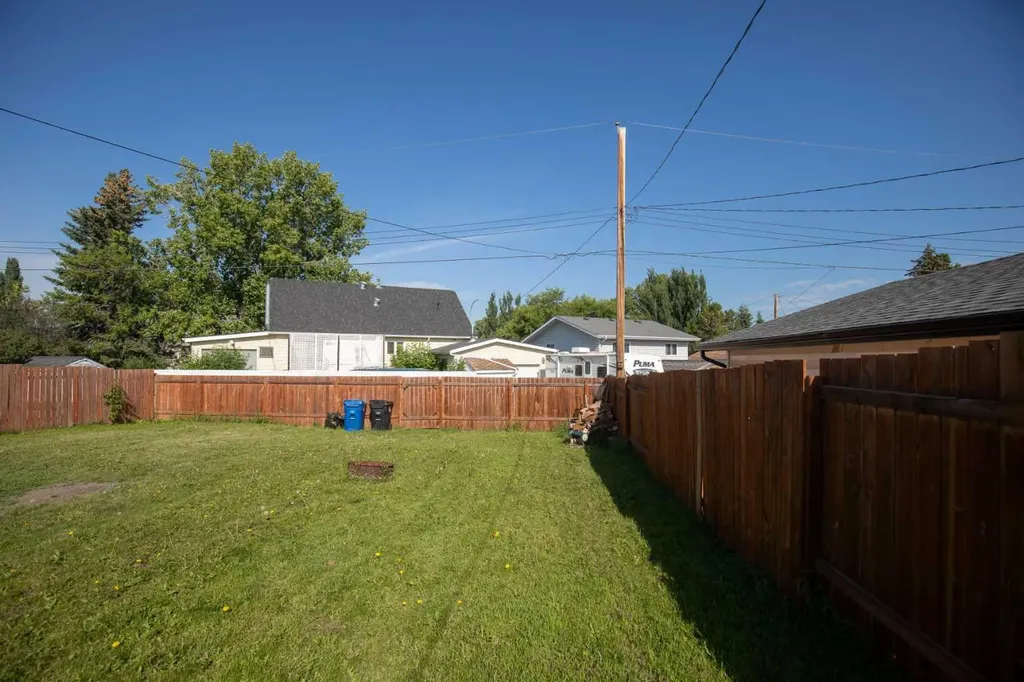 5110 Westwood Drive Blackfalds AB T0M 0J0