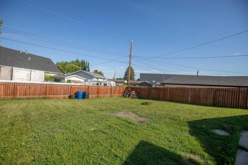 5110 Westwood Drive Blackfalds AB T0M 0J0