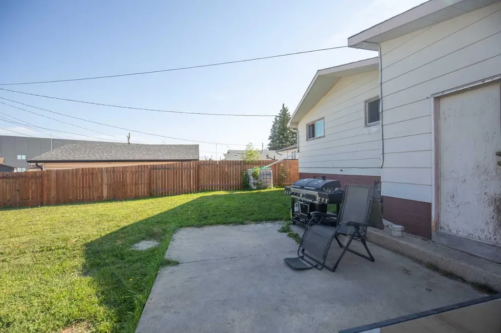 5110 Westwood Drive Blackfalds AB T0M 0J0