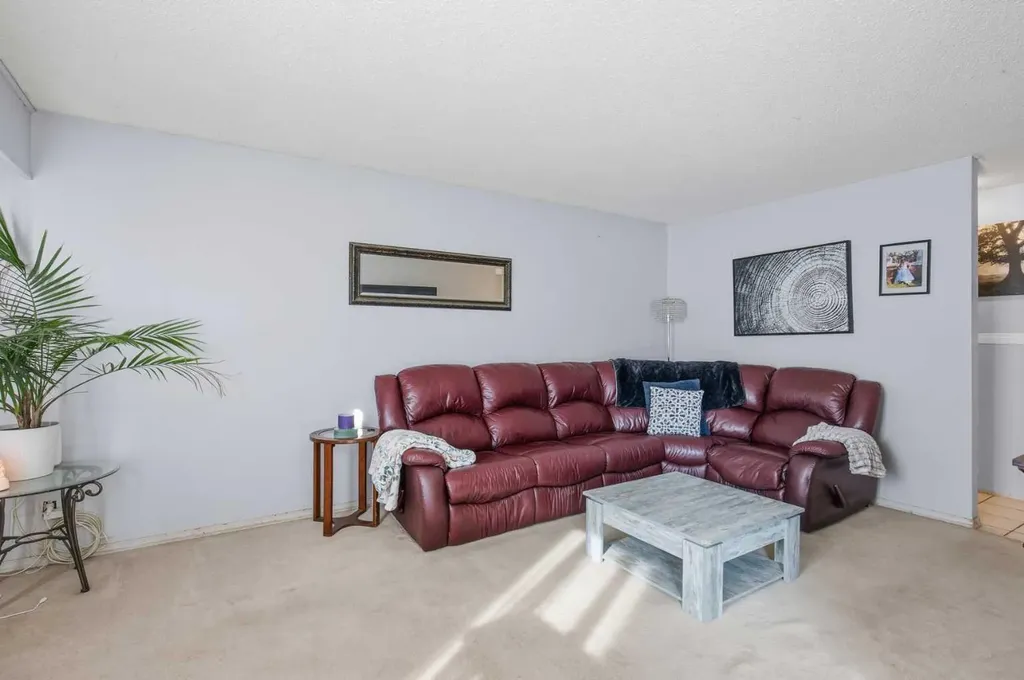 5110 Westwood Drive Blackfalds AB T0M 0J0