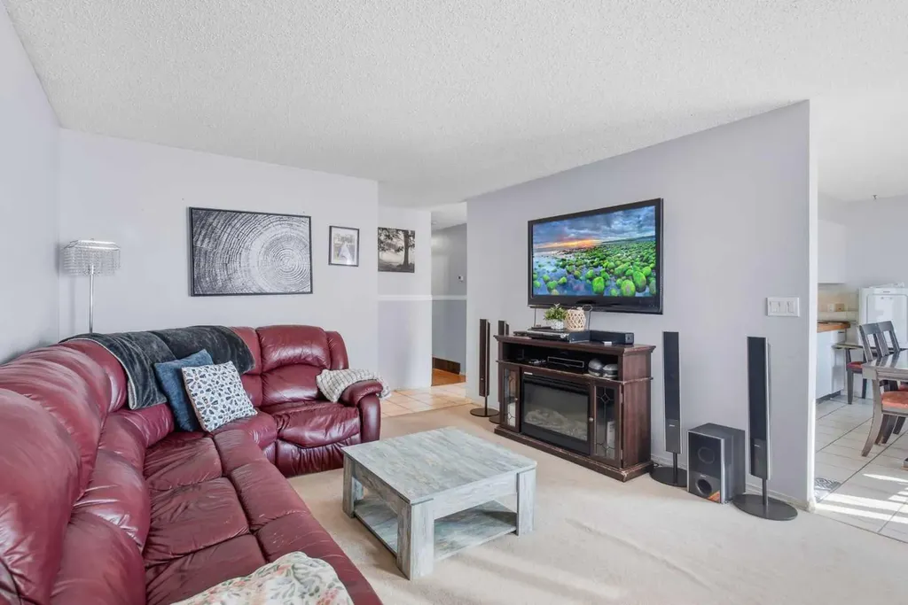 5110 Westwood Drive Blackfalds AB T0M 0J0
