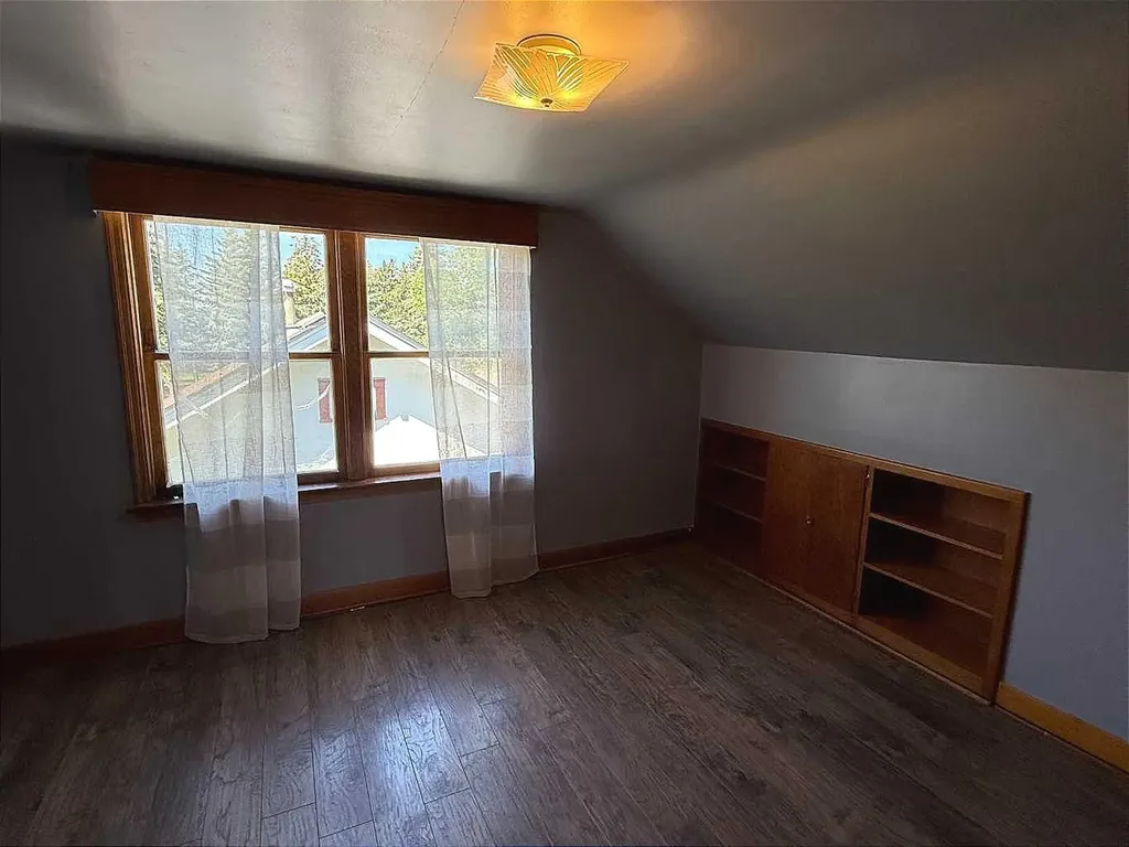 5221 51 Avenue Vermilion AB T9X 1V1