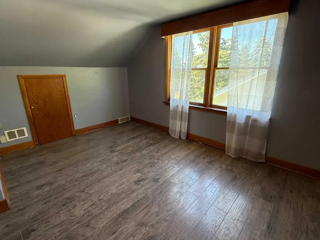 5221 51 Avenue Vermilion AB T9X 1V1
