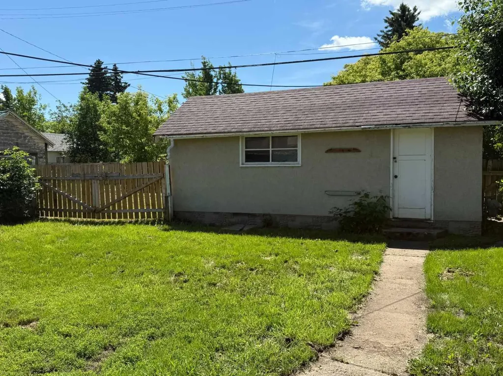 5221 51 Avenue Vermilion AB T9X 1V1