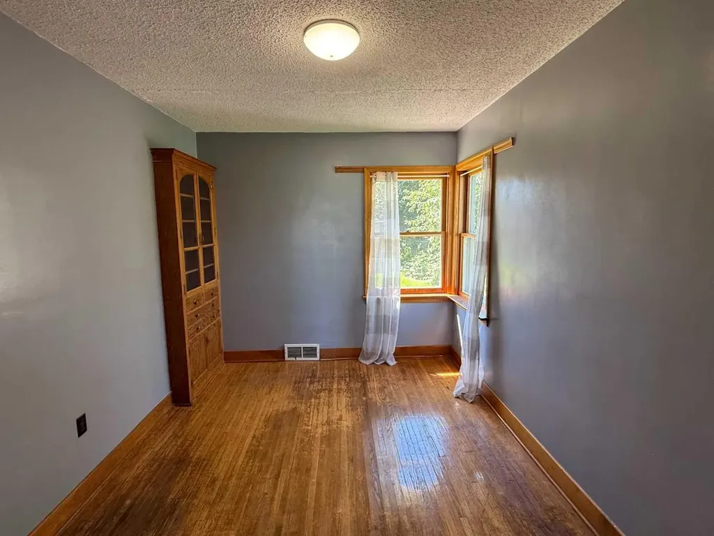5221 51 Avenue Vermilion AB T9X 1V1