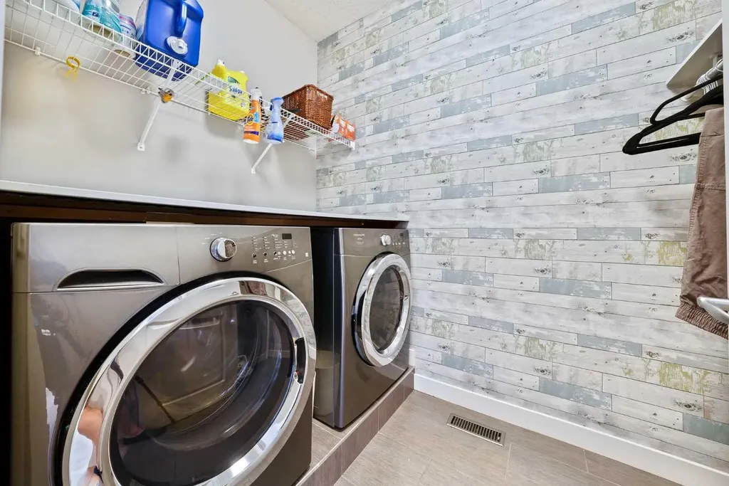 109 Seagreen Link Chestermere AB T1X 0E7