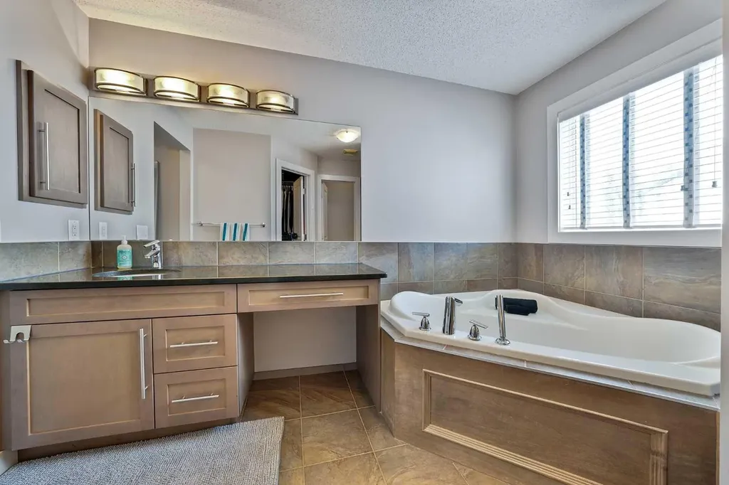 109 Seagreen Link Chestermere AB T1X 0E7