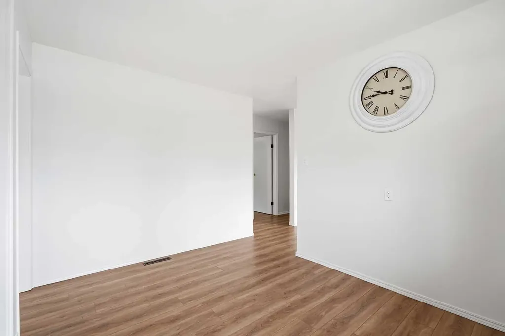 23 Fairway Avenue Red Deer AB T4N 4Y8