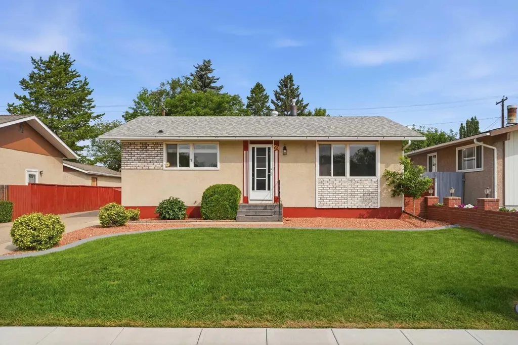 23 Fairway Avenue Red Deer AB T4N 4Y8