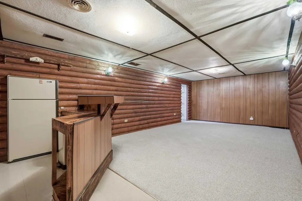 23 Fairway Avenue Red Deer AB T4N 4Y8