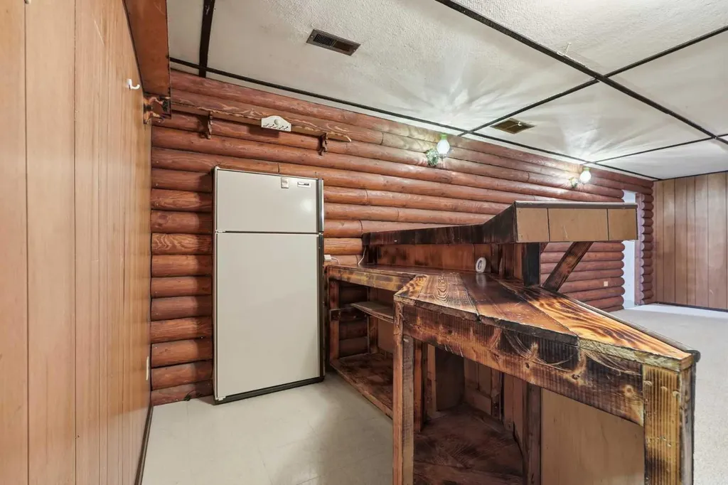 23 Fairway Avenue Red Deer AB T4N 4Y8